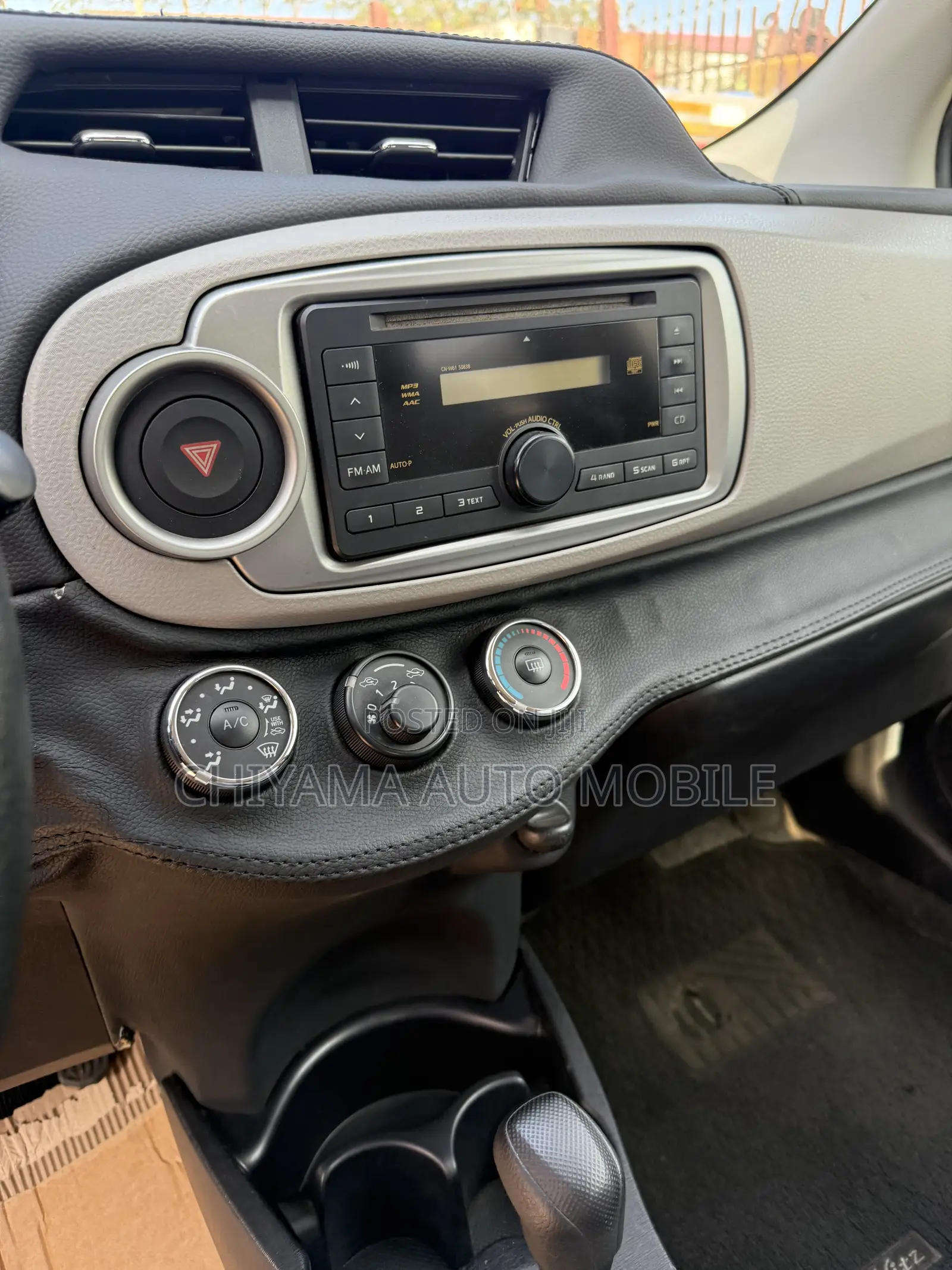 Toyota Vitz 1.3 FWD 5dr 2012 Black