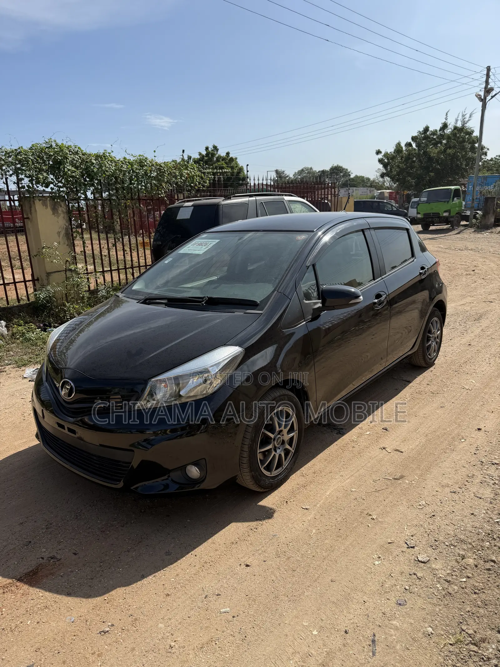 Toyota Vitz 1.3 FWD 5dr 2012 Black