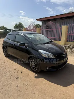 Toyota Vitz 1.3 FWD 5dr 2012 Black