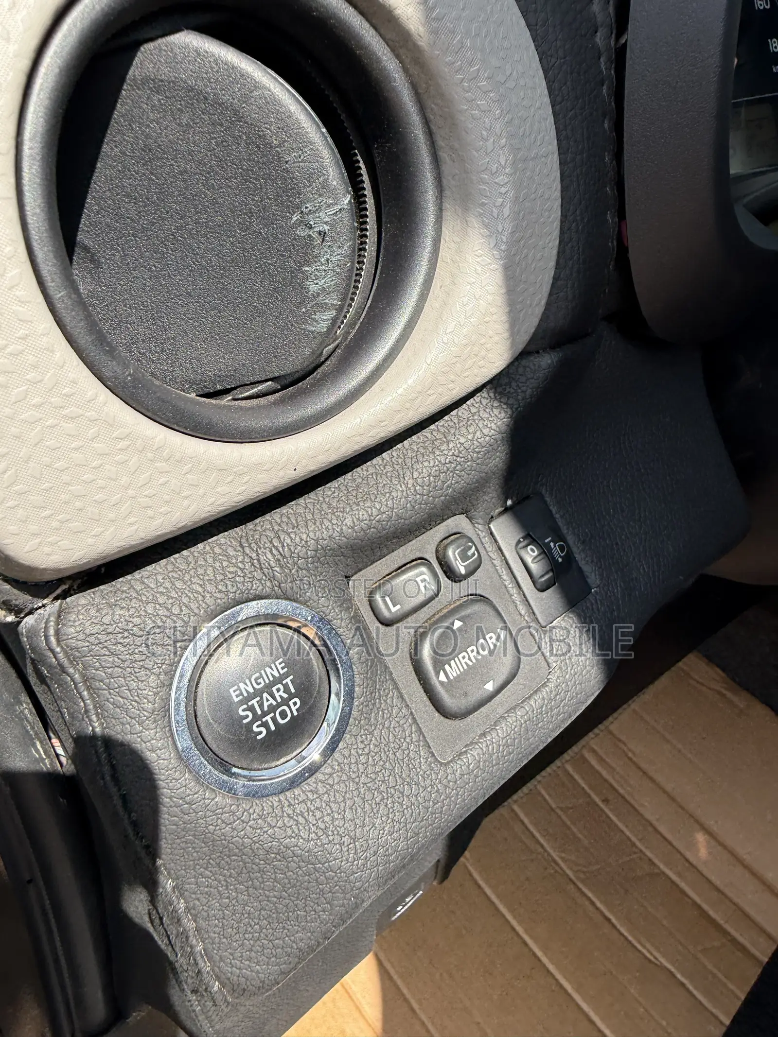 Toyota Vitz 1.3 FWD 5dr 2012 Black