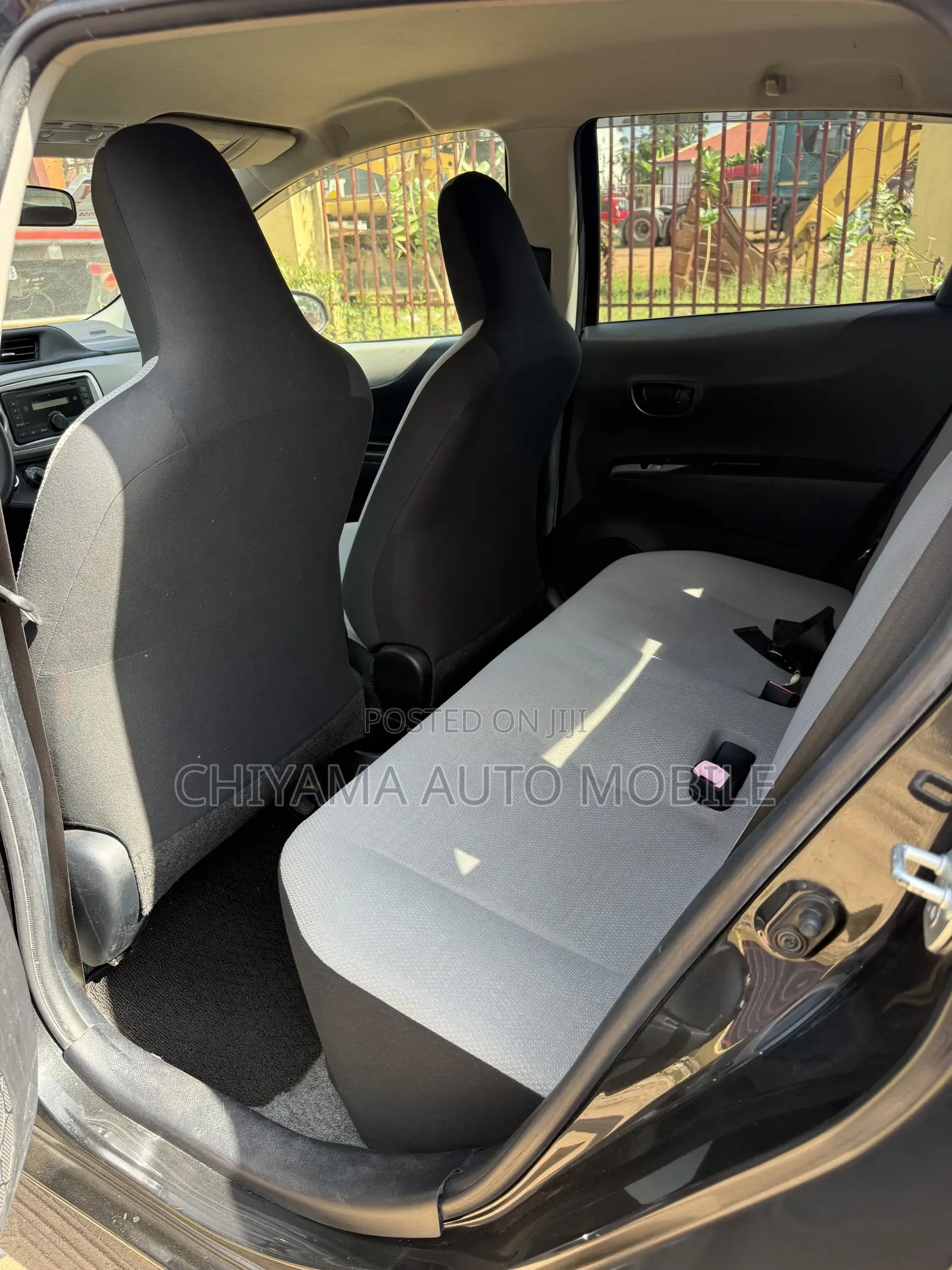 Toyota Vitz 1.3 FWD 5dr 2012 Black