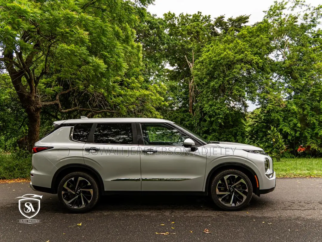 Mitsubishi Outlander 2022 White