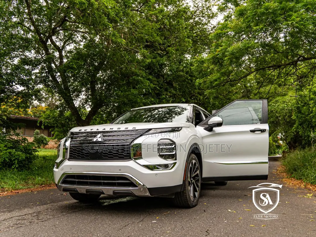 Mitsubishi Outlander 2022 White
