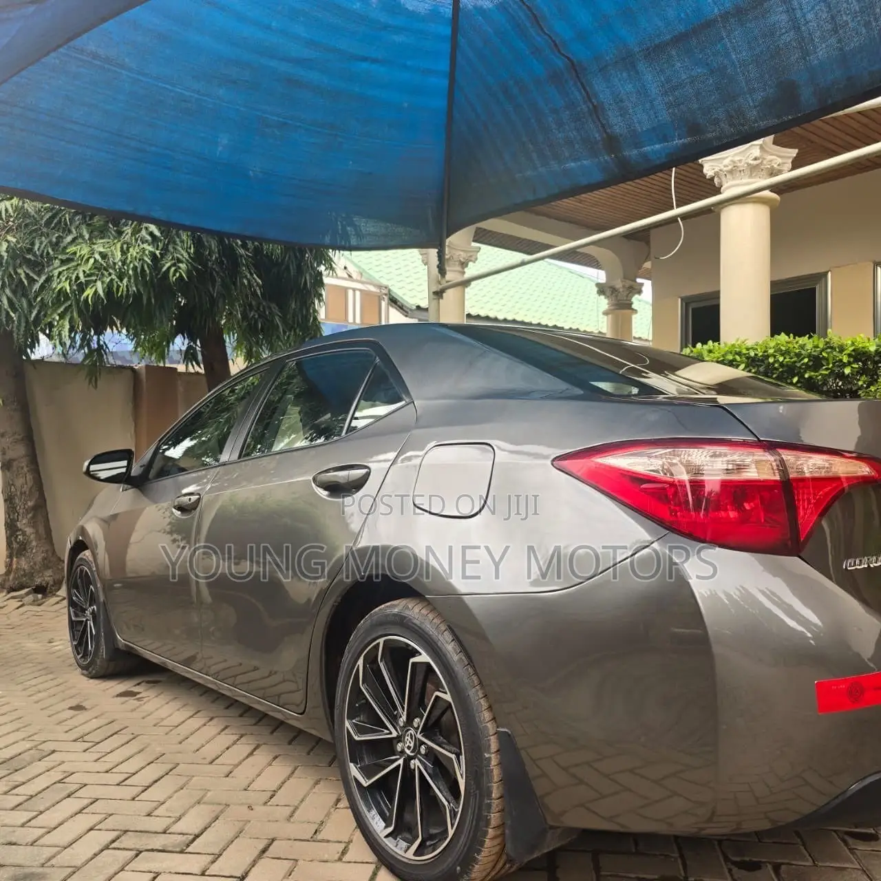 Toyota Corolla LE 4dr Sedan (1.8L 4cyl CVT) 2017 Brown