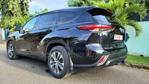 Toyota Highlander XLE 2022 Black