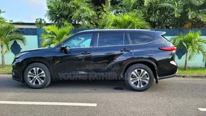 Toyota Highlander XLE 2022 Black