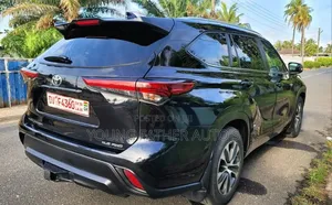 Toyota Highlander XLE 2022 Black