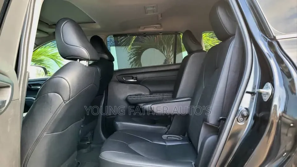 Toyota Highlander XLE 2022 Black
