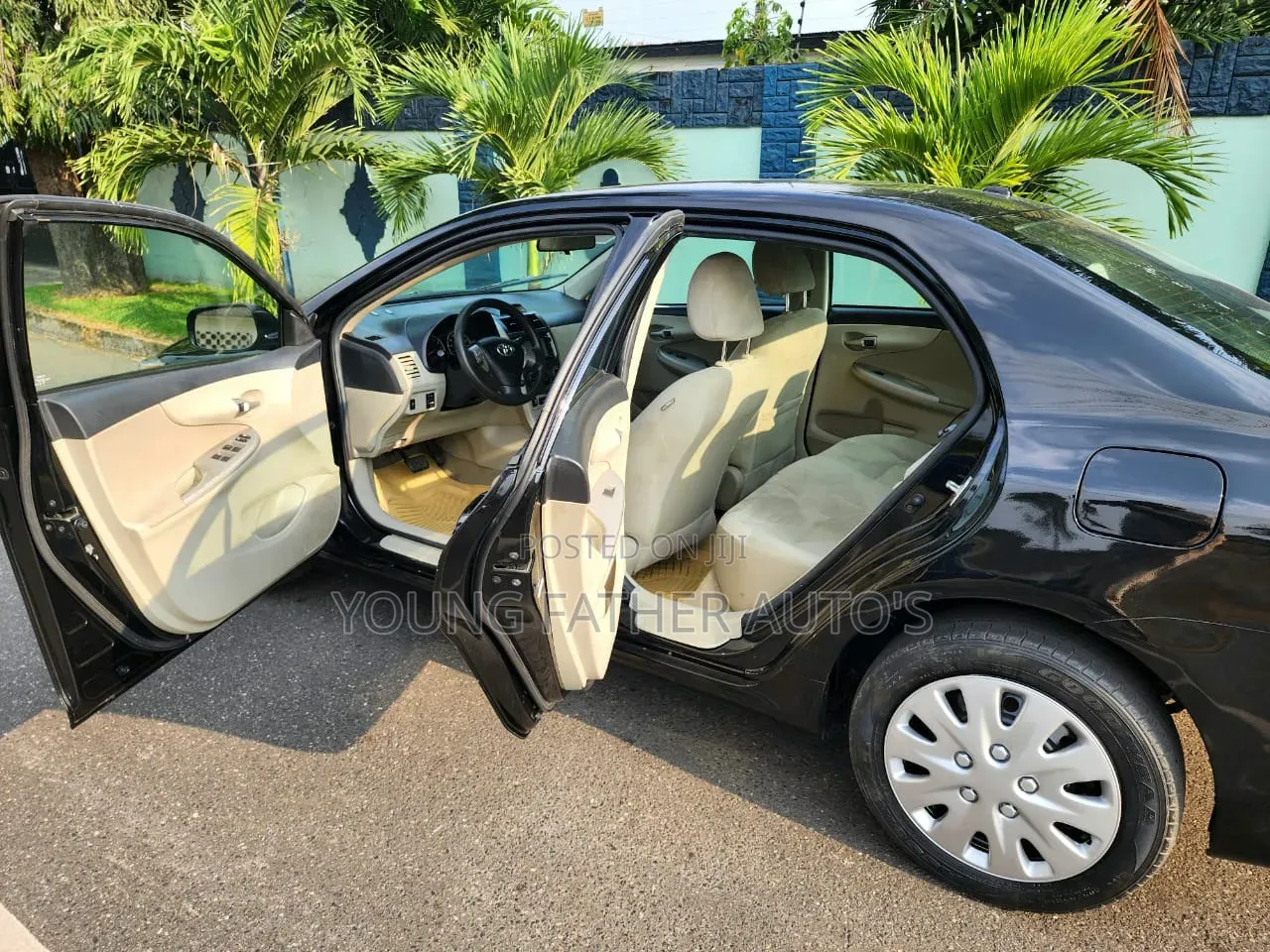 Toyota Corolla LE Special Edition 4dr Sedan (1.8L 4cyl 4A) 2013 Black