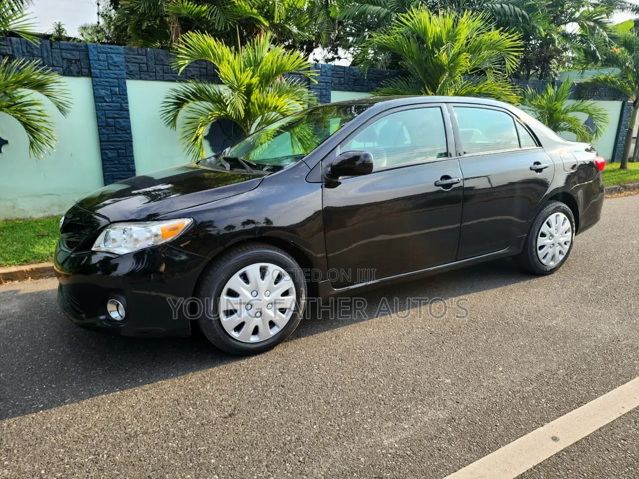 Toyota Corolla LE Special Edition 4dr Sedan (1.8L 4cyl 4A) 2013 Black