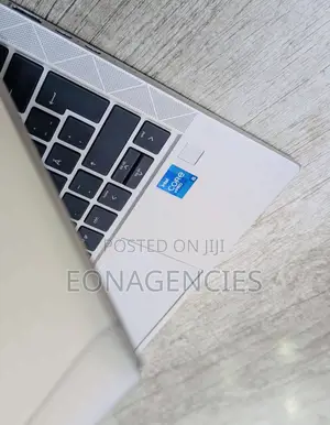 New Laptop HP Elitebook 830 G11 8GB Intel Core i5 SSD 256GB