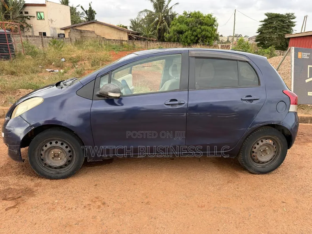 Toyota Vitz 2010 Blue