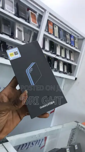 New Samsung Galaxy Z Flip6 256 GB Blue