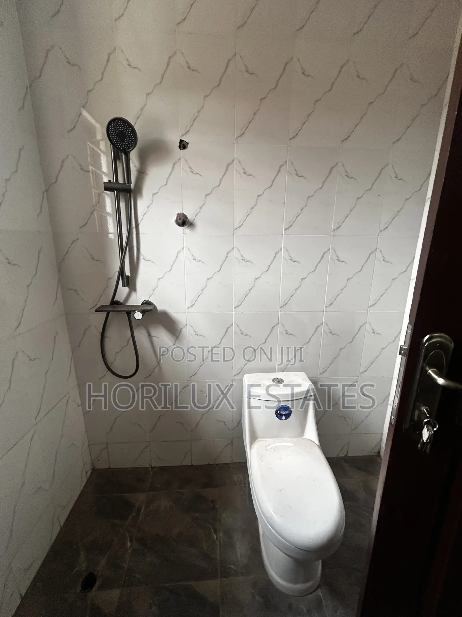 4bdrm Bungalow in Santa Maria Washing for sale