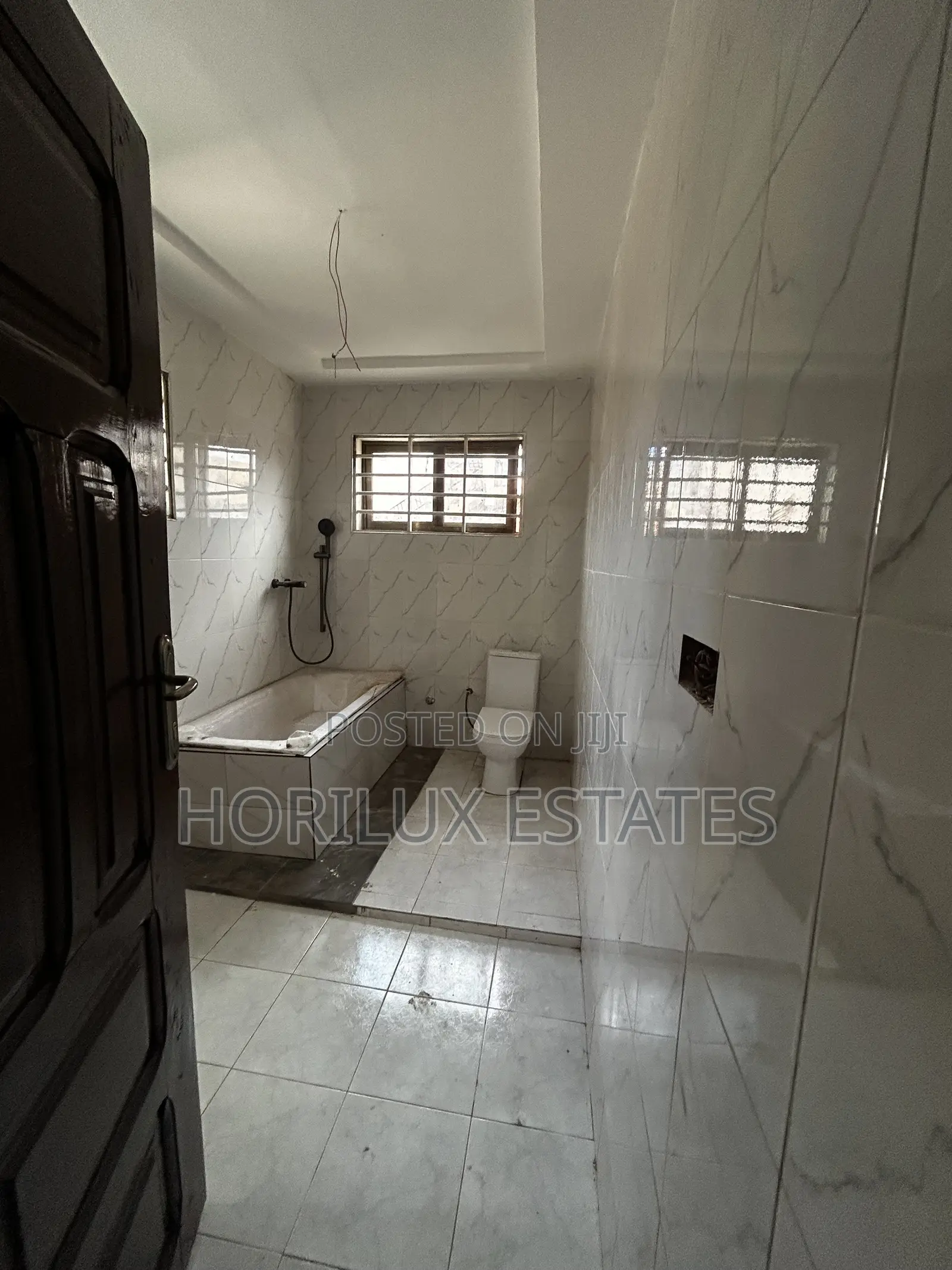 4bdrm Bungalow in Santa Maria Washing for sale