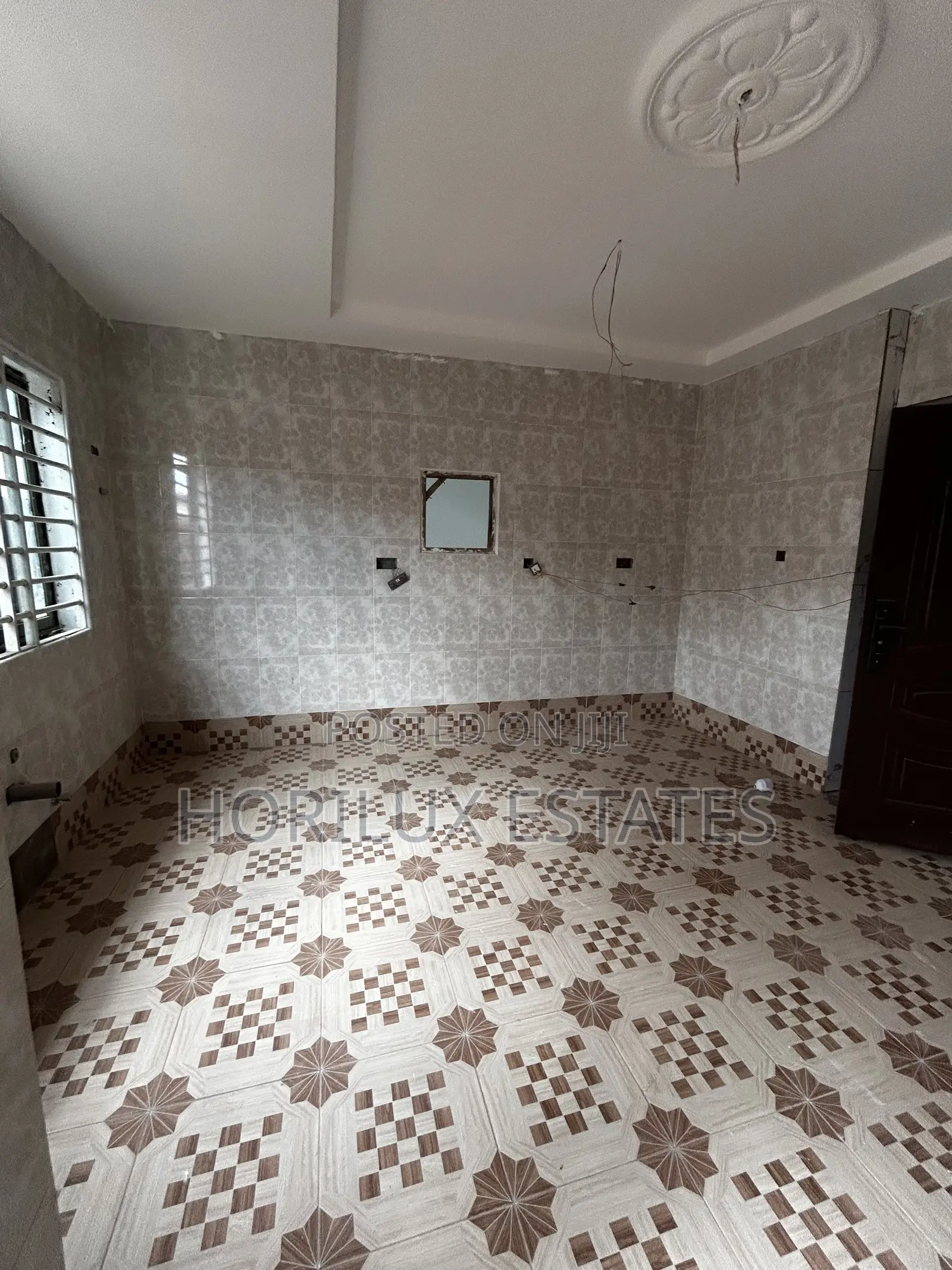4bdrm Bungalow in Santa Maria Washing for sale