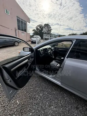 Toyota Matrix L Hatchback FWD (1.8L 4cyl) 2014 Silver