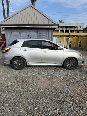 Toyota Matrix L Hatchback FWD (1.8L 4cyl) 2014 Silver