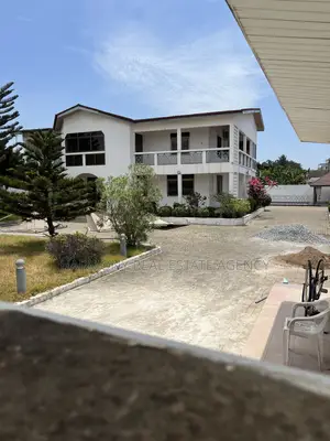 5bdrm House in Dzorwulu for rent