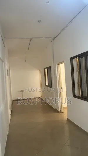 1bdrm Apartment in Lapaz Racecourse, Nyanmekye for rent