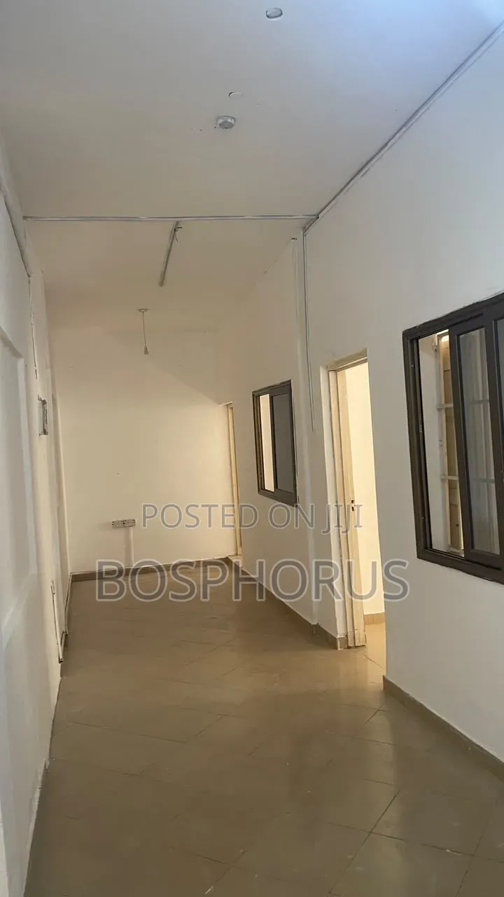 1bdrm Apartment in Lapaz Racecourse, Nyanmekye for rent