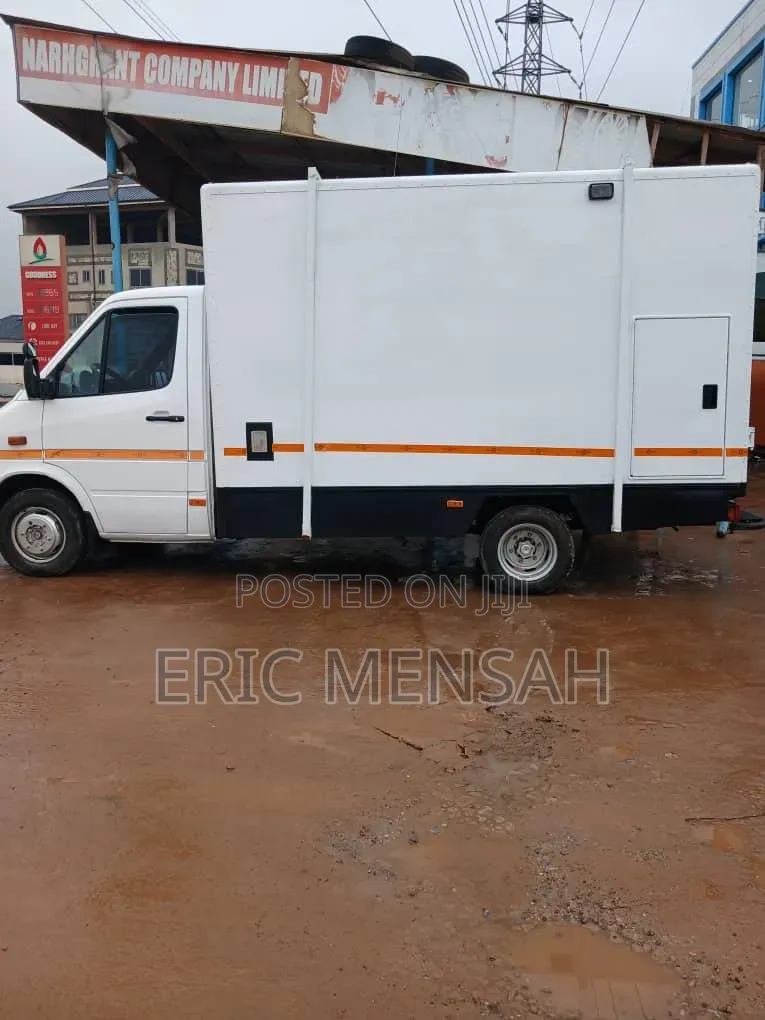 Mercedes-Benz Sprinter 2013 White