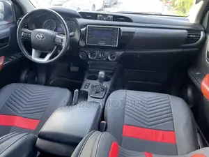 Toyota Hilux Rugged 4x4 2019 Black