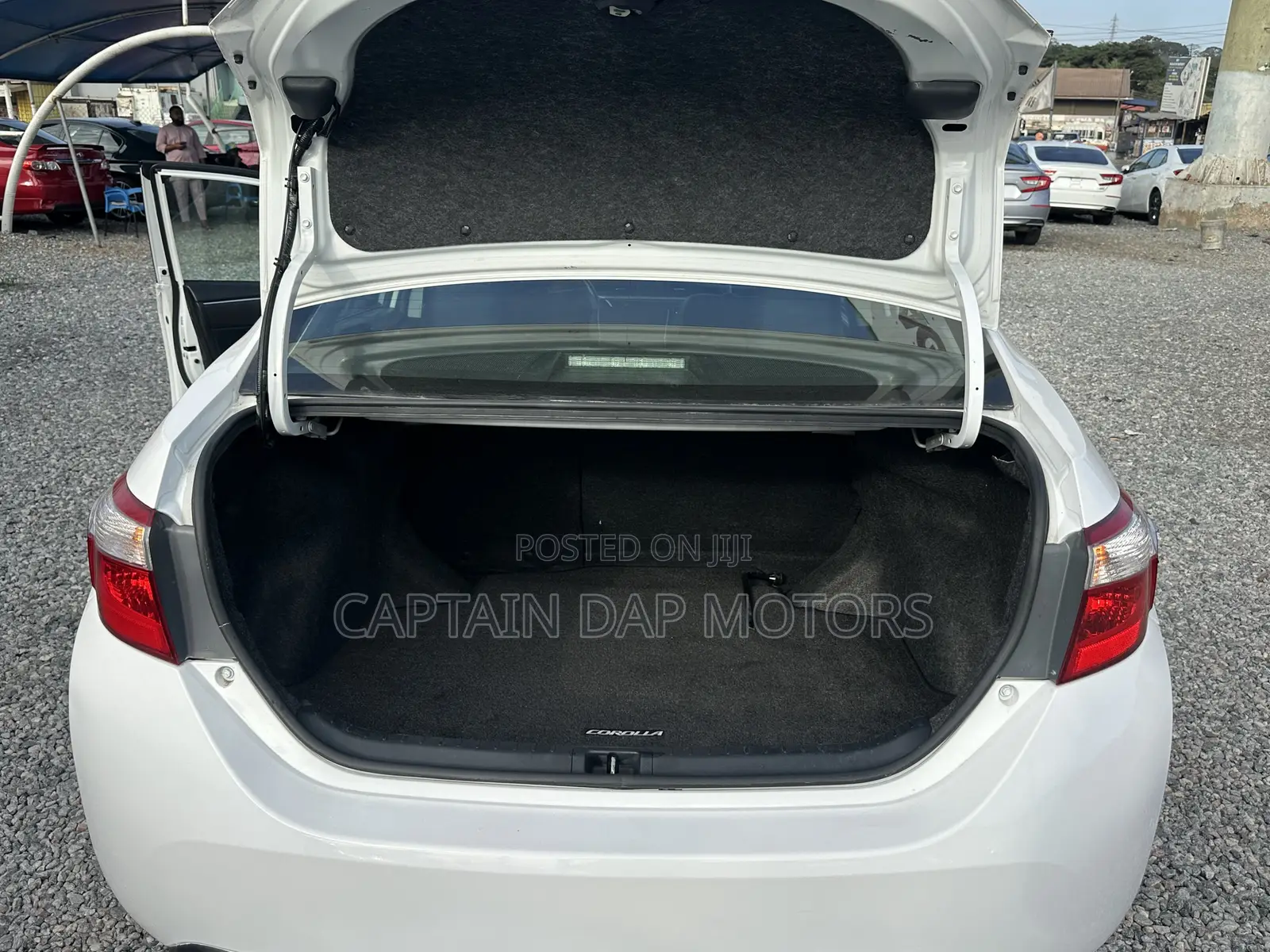 Toyota Corolla LE 4dr Sedan (1.8L 4cyl CVT) 2016 White