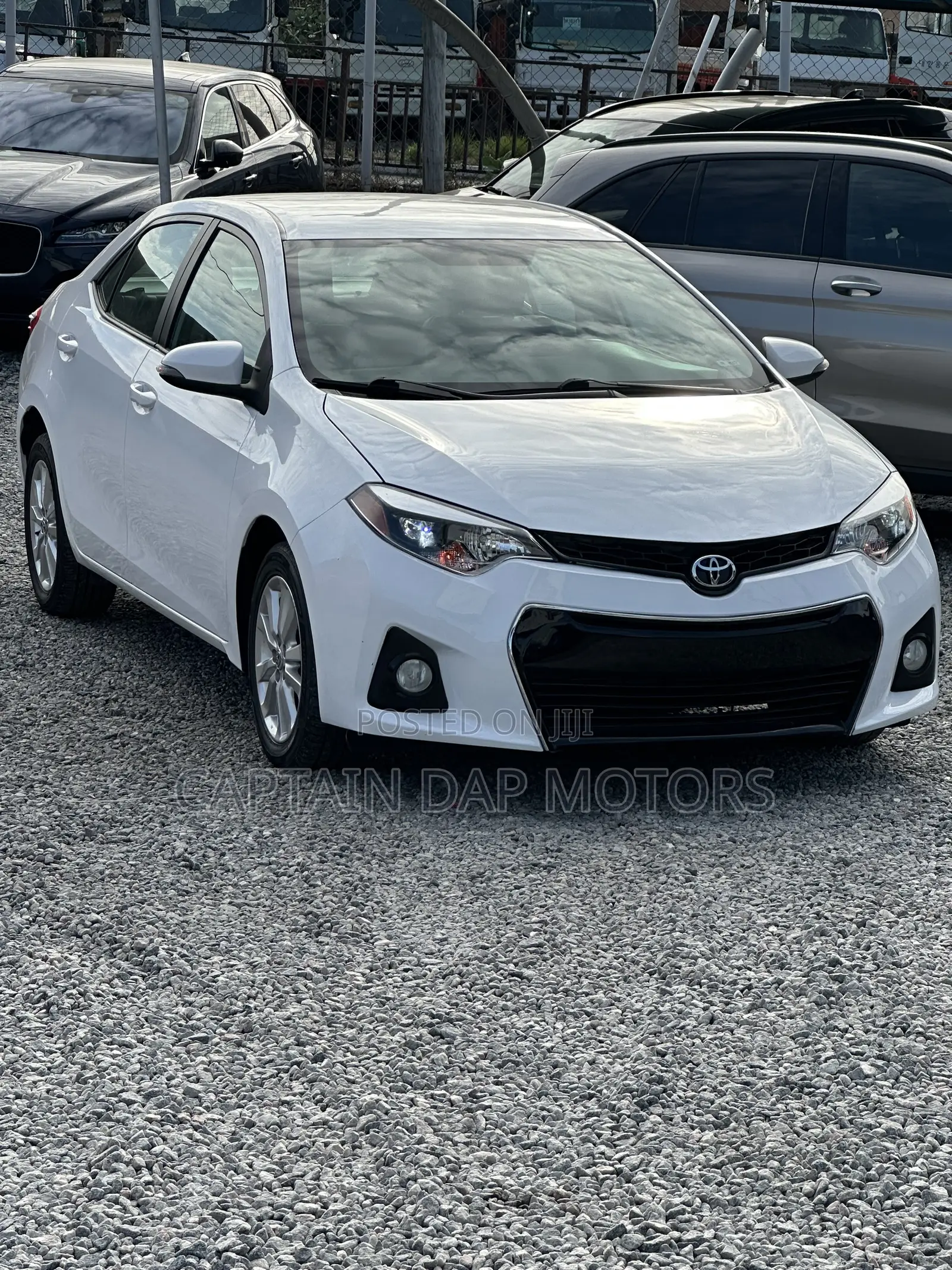 Toyota Corolla LE 4dr Sedan (1.8L 4cyl CVT) 2016 White