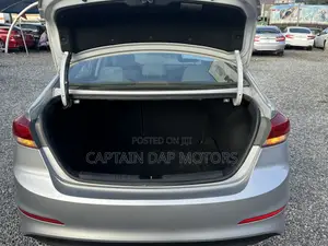 Hyundai Elantra 2017 Silver