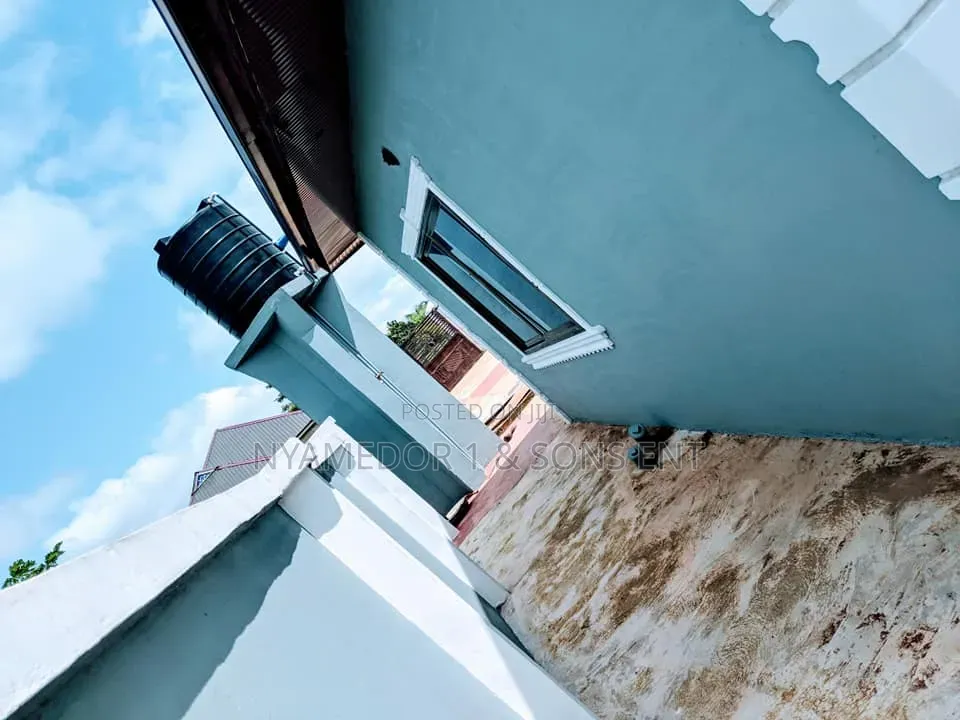 3bdrm House in Donyina Estate, Ejisu-Juaben Municipal for sale
