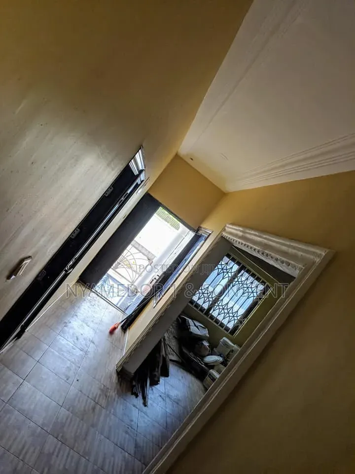3bdrm House in Donyina Estate, Ejisu-Juaben Municipal for sale