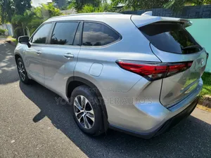 Toyota Highlander XLE AWD 2023 Gray
