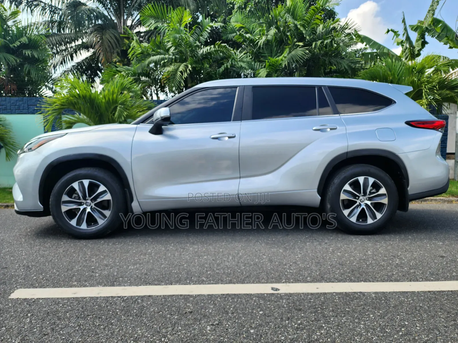 Toyota Highlander XLE AWD 2023 Gray