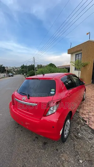 Toyota Vitz 2013 Red