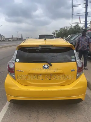 Toyota Aqua 2012 Yellow