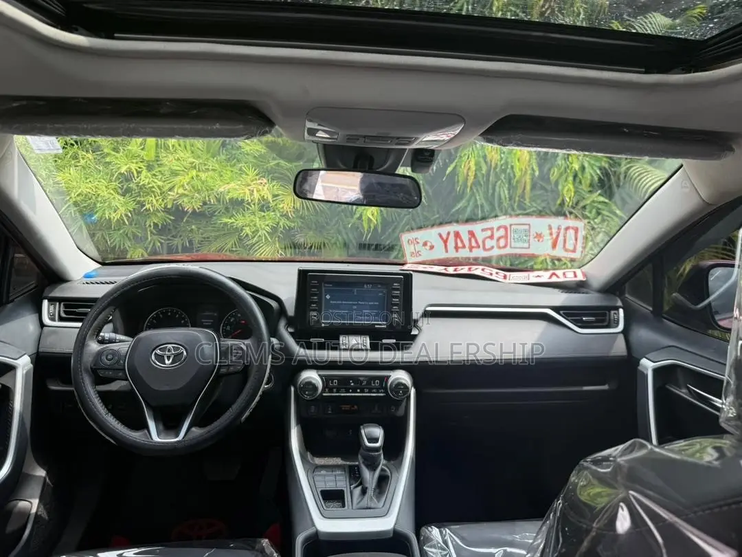 Toyota RAV4 XLE Premium 2022 Burgundy