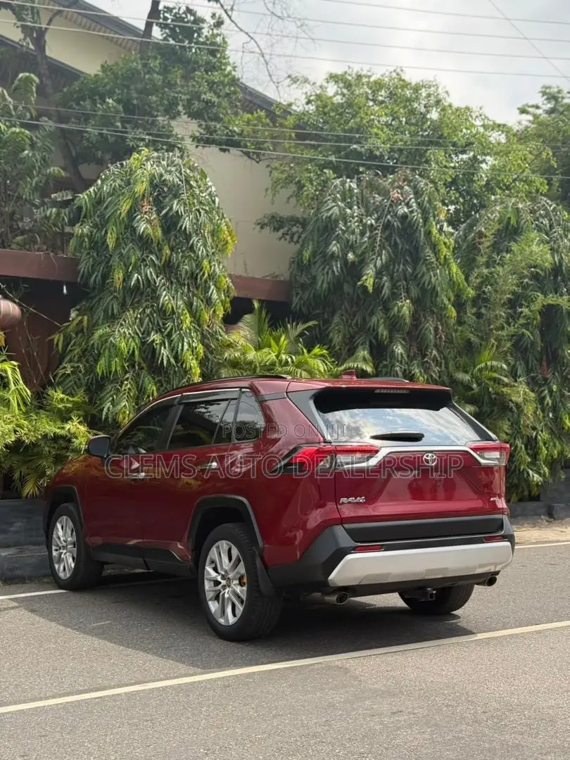 Toyota RAV4 XLE Premium 2022 Burgundy