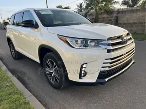 Toyota Highlander LE Plus 2019 White