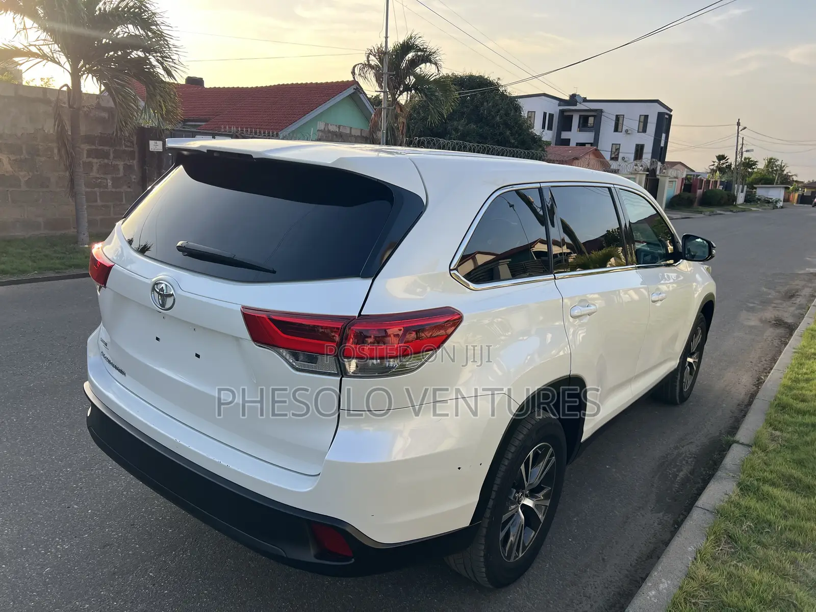 Toyota Highlander LE Plus 2019 White