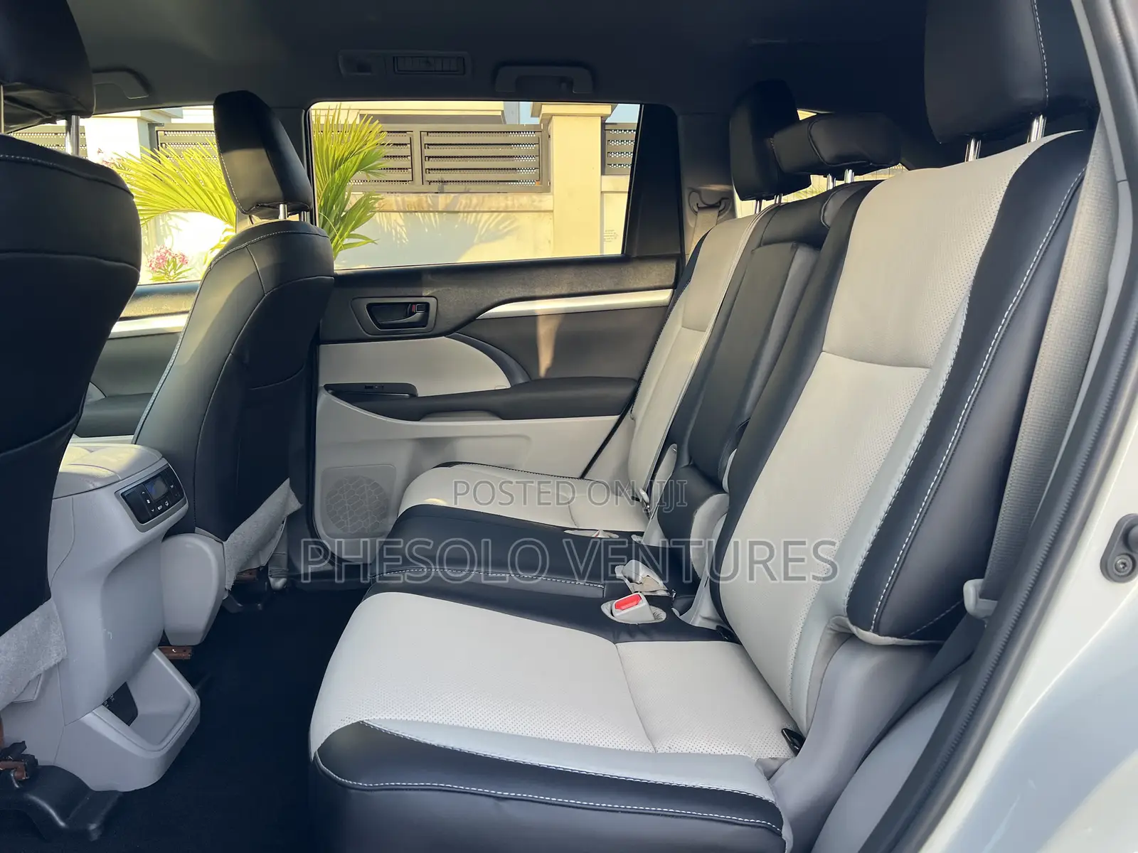 Toyota Highlander LE Plus 2019 White