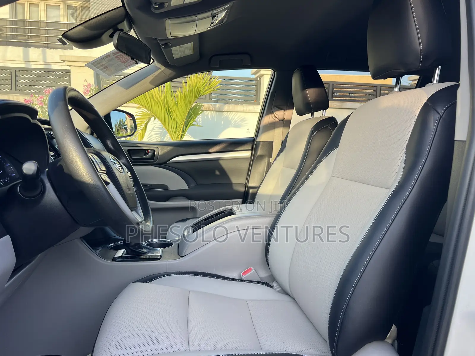 Toyota Highlander LE Plus 2019 White
