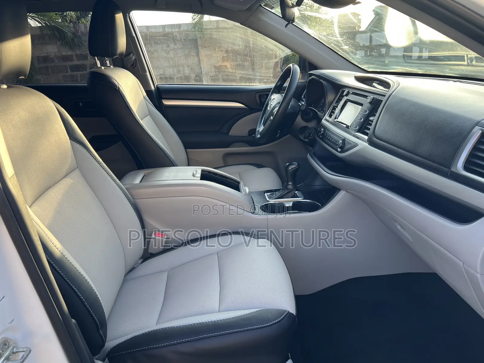 Toyota Highlander LE Plus 2019 White