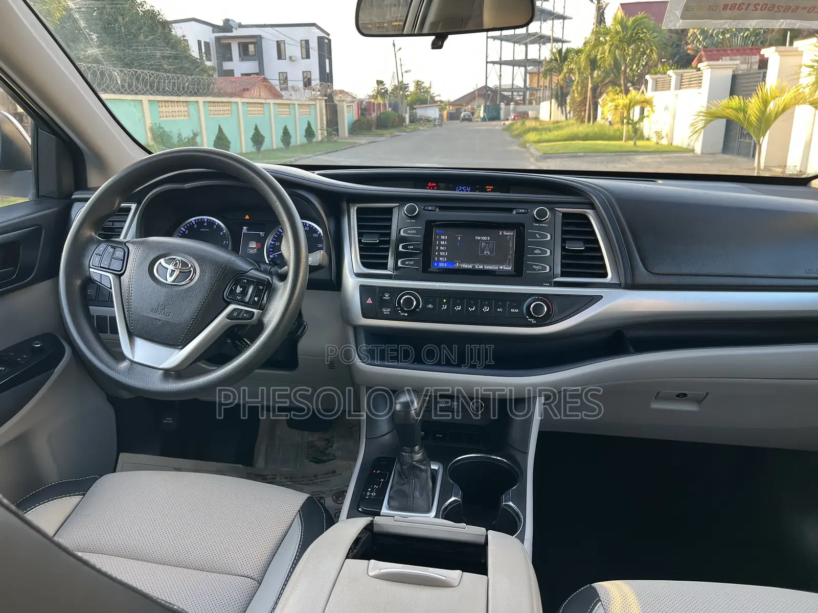 Toyota Highlander LE Plus 2019 White