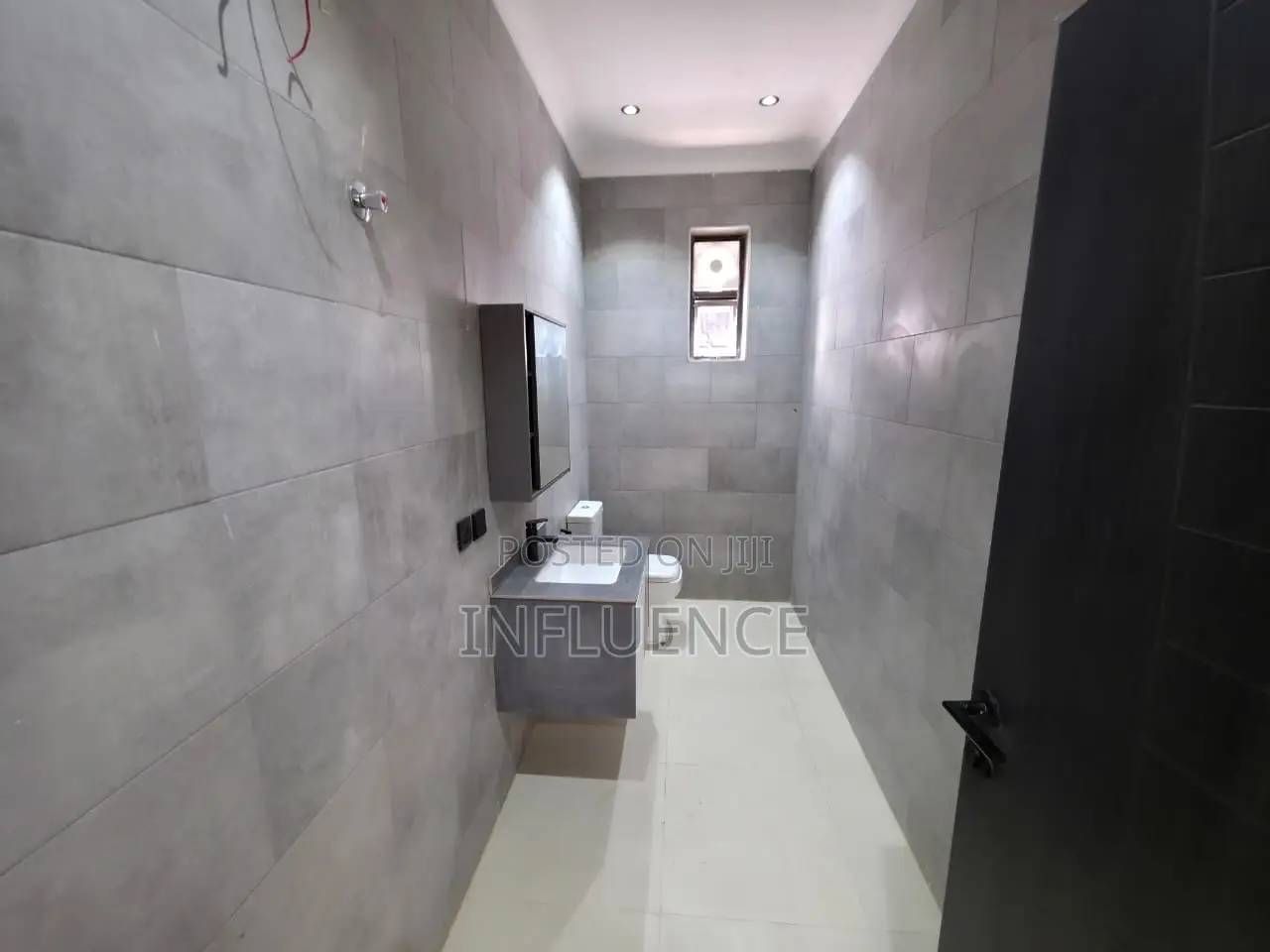 5bdrm House in Lakeside, East Legon for sale