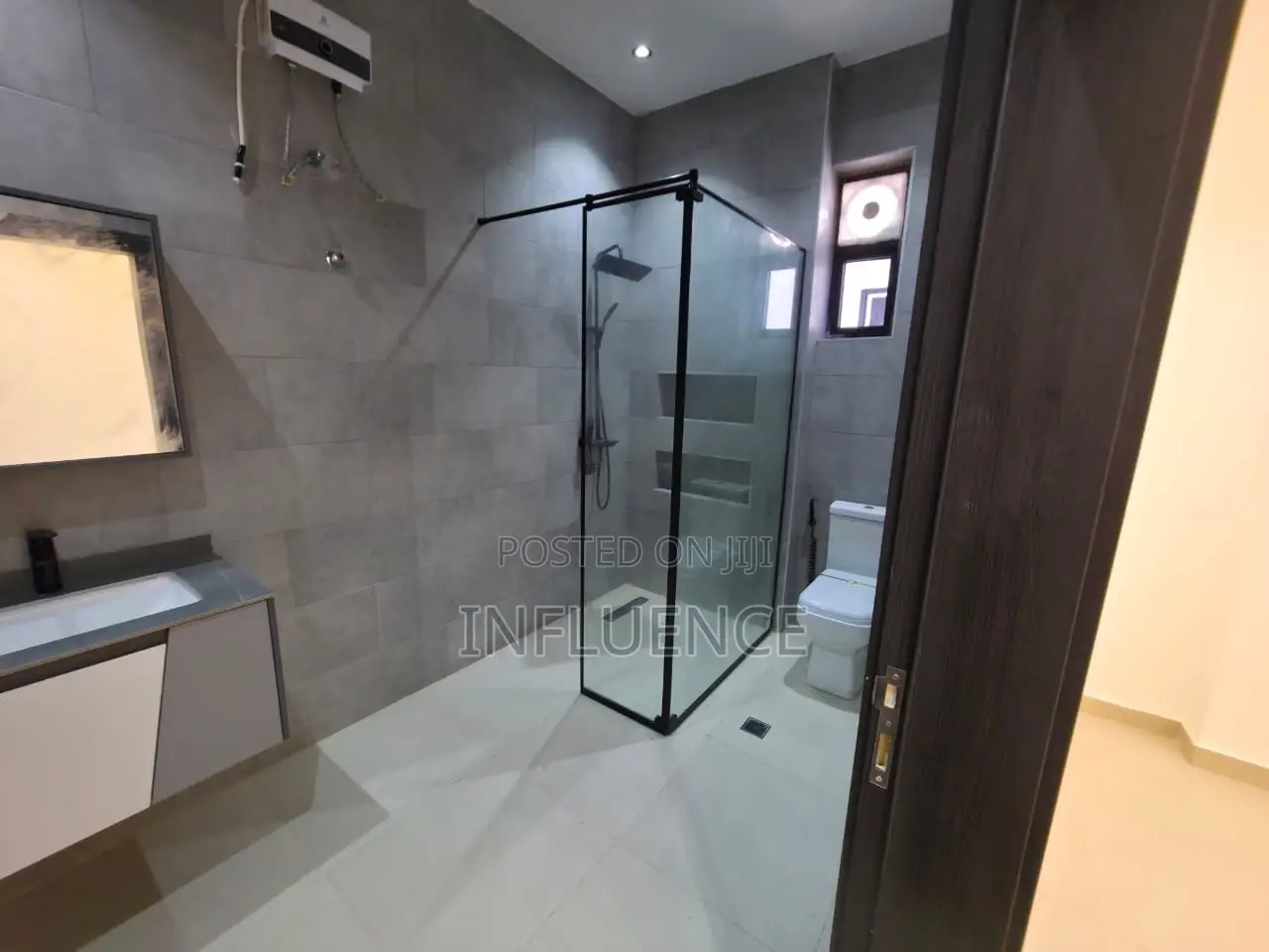 5bdrm House in Lakeside, East Legon for sale