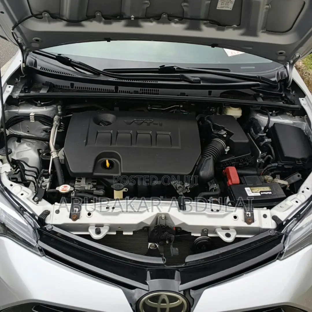 Toyota Corolla LE (1.8L 4cyl 2A) 2018 Silver