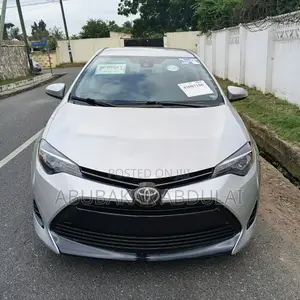 Toyota Corolla LE (1.8L 4cyl 2A) 2018 Silver