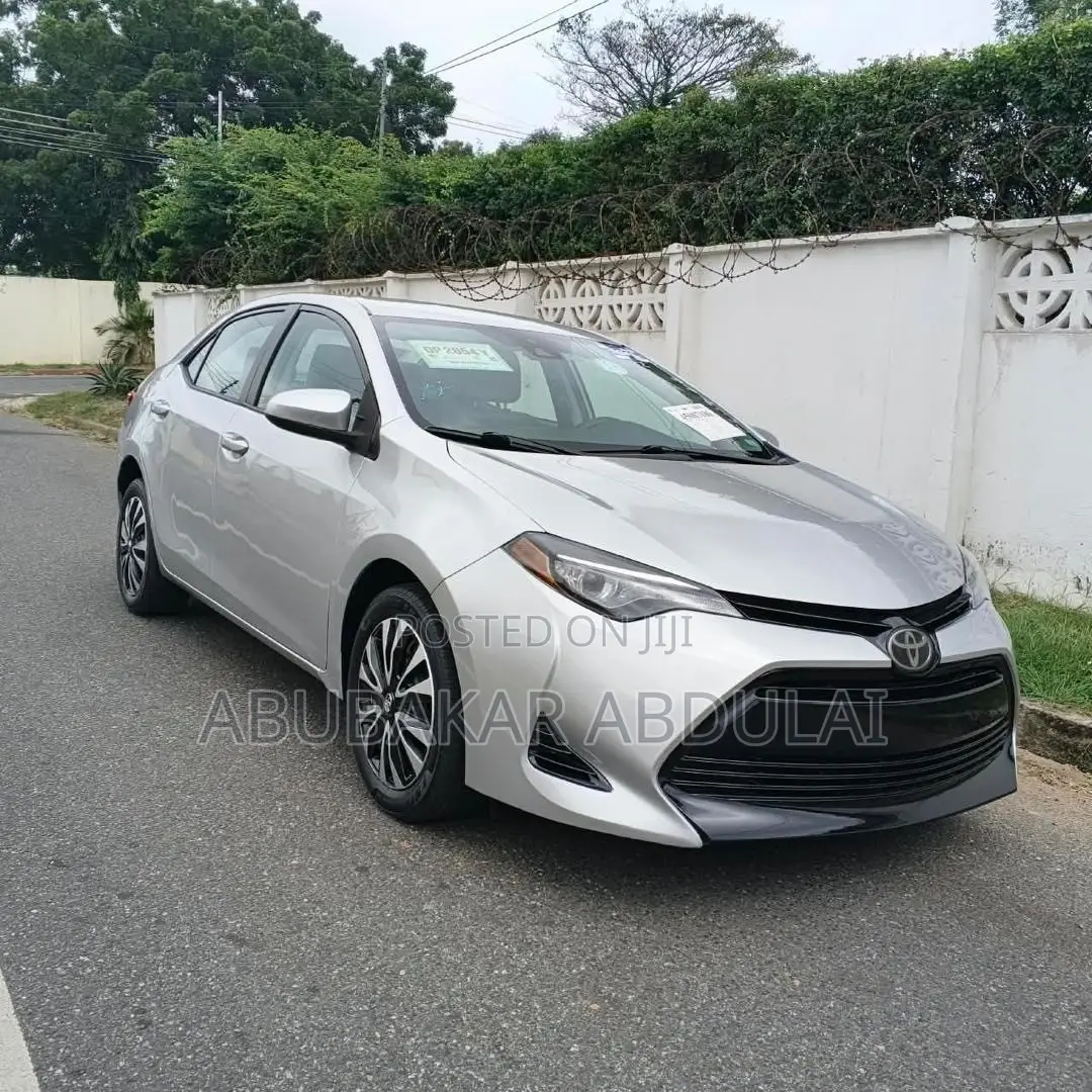 Toyota Corolla LE (1.8L 4cyl 2A) 2018 Silver