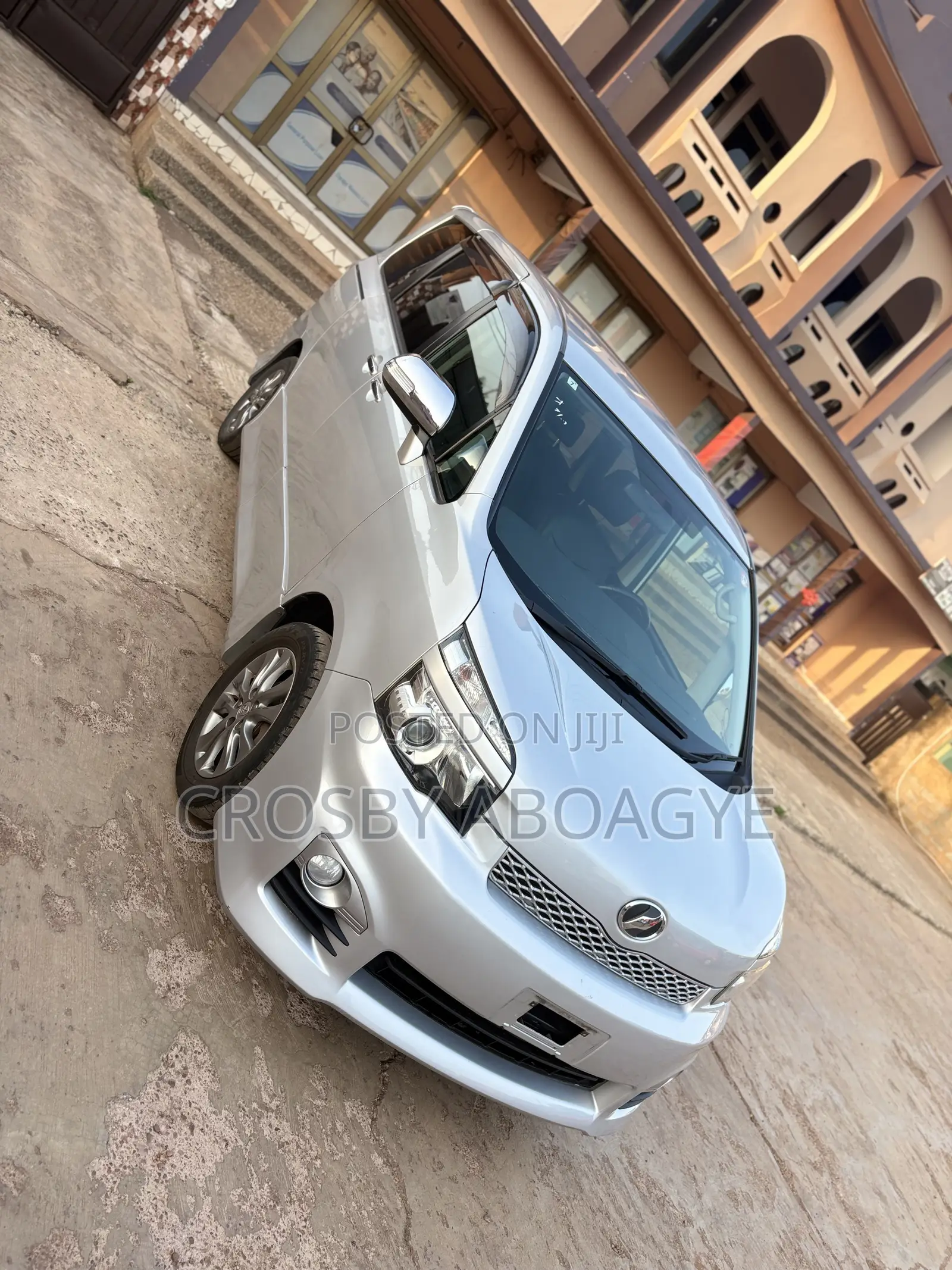 Toyota Voxy V 4WD 8-Seater 2011 Silver